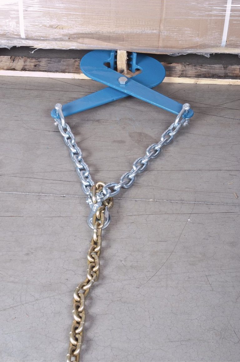 JKBH863 pallet puller gripping a pallet deck board