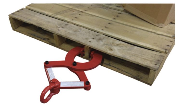 JMBO018 pallet puller clamped on a wooden pallet