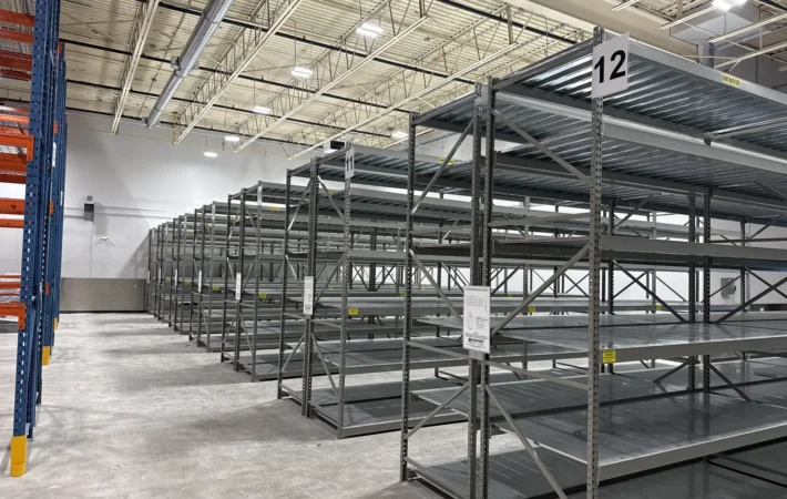 Rows of System 800 wide span shelving in a warehouse