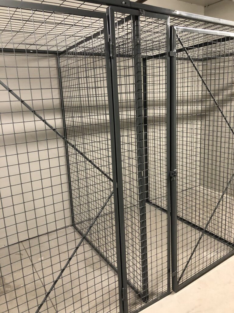 Wire mesh locker panel with X bracing